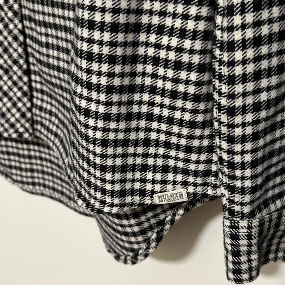 Duluth Trading Co Folklore Button-Front flannel- plaid  Print size large - Picture 4 of 12